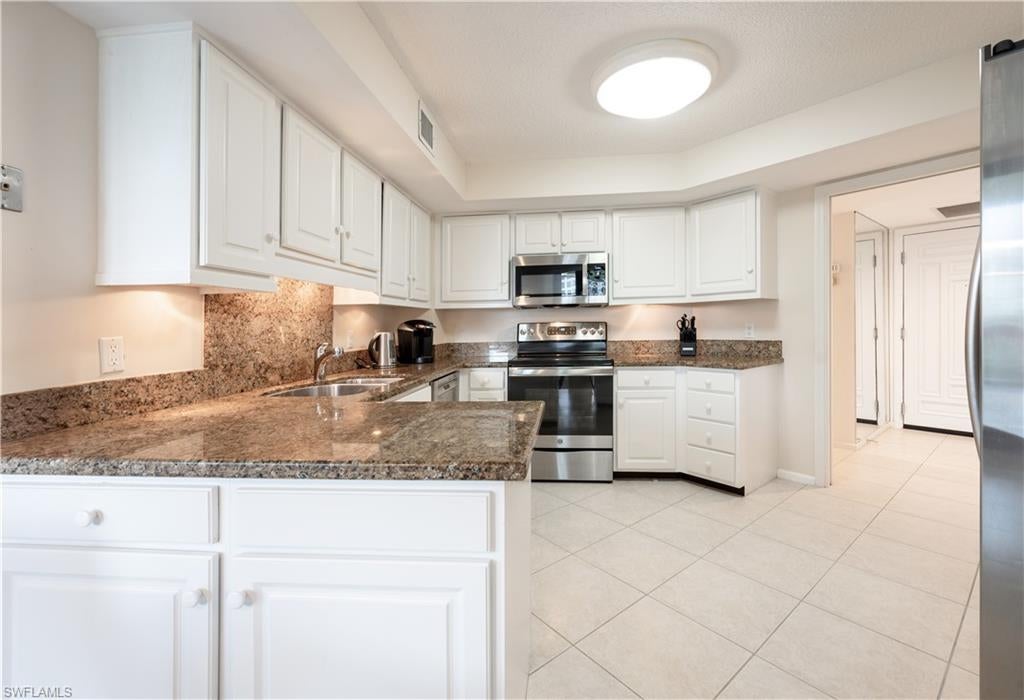 ESPLANADE CLUB - Residential Lease