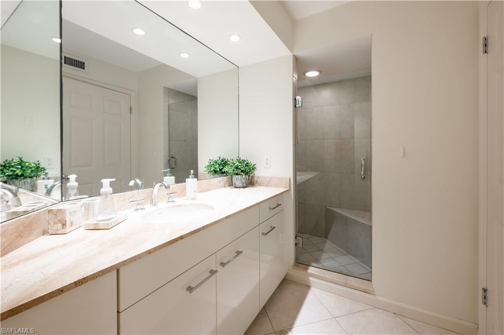 ESPLANADE CLUB - Residential Lease