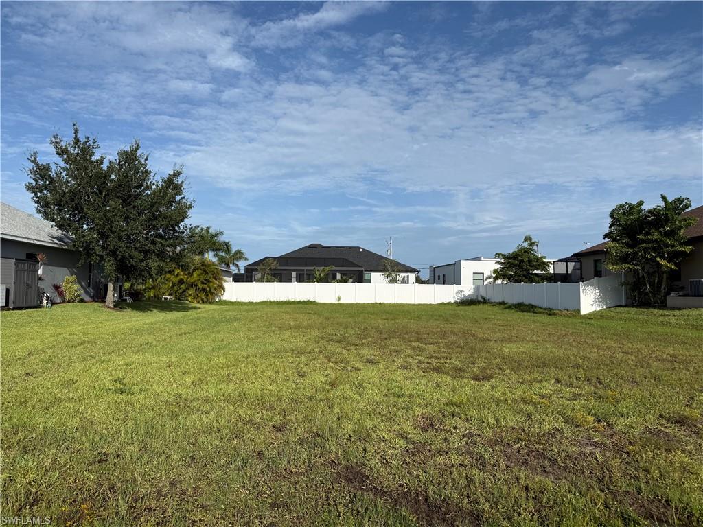 CAPE CORAL - Land