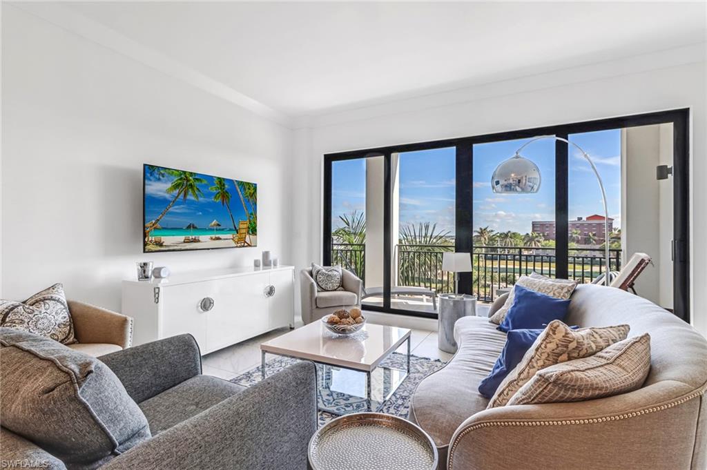 NAPLES SQUARE - Residential Lease