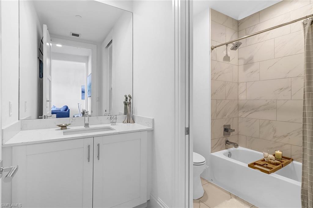 NAPLES SQUARE - Residential Lease