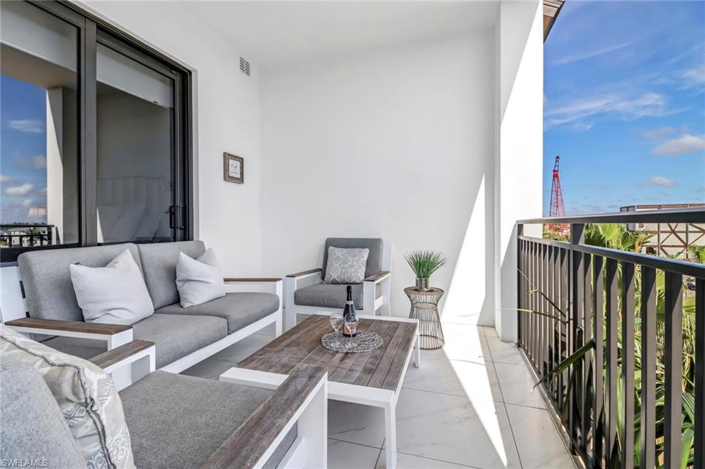 NAPLES SQUARE - Residential Lease