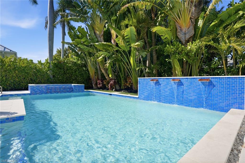 MOORINGS - Residential