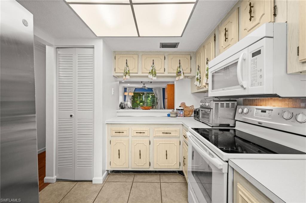 FOXMOOR CONDO - Residential