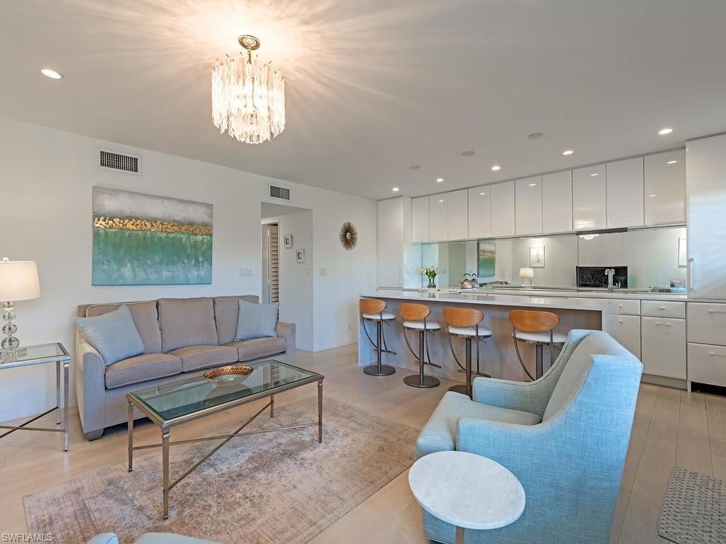 ELEVEN HUNDRED CLUB - Residential