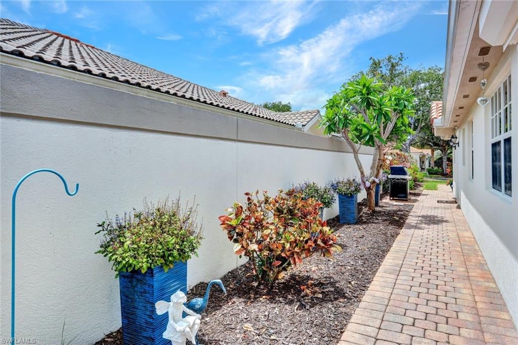 ISLAND WALK - Residential