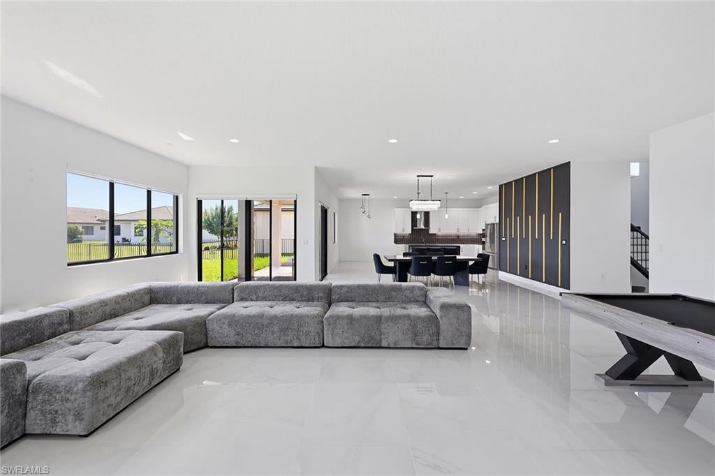 MAPLE RIDGE - Residential