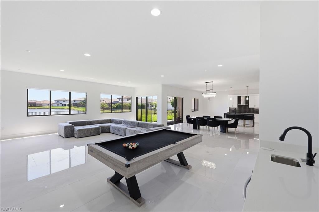 MAPLE RIDGE - Residential