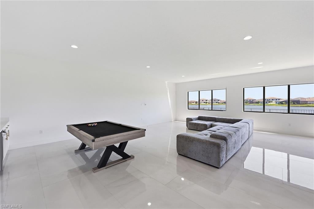 MAPLE RIDGE - Residential