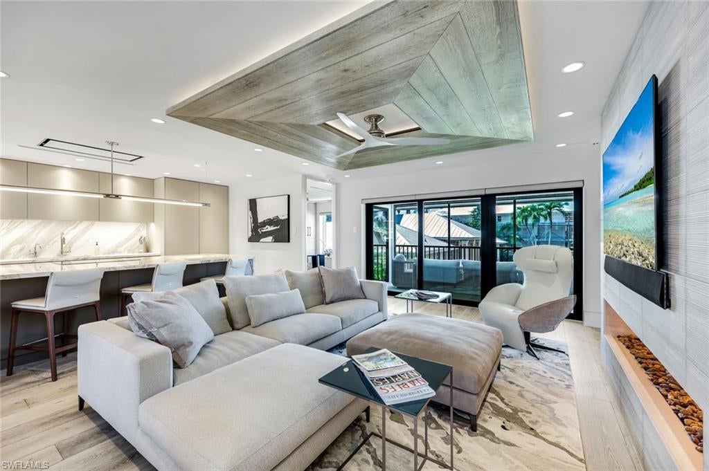 SUN DIAL OF NAPLES - Residential Lease