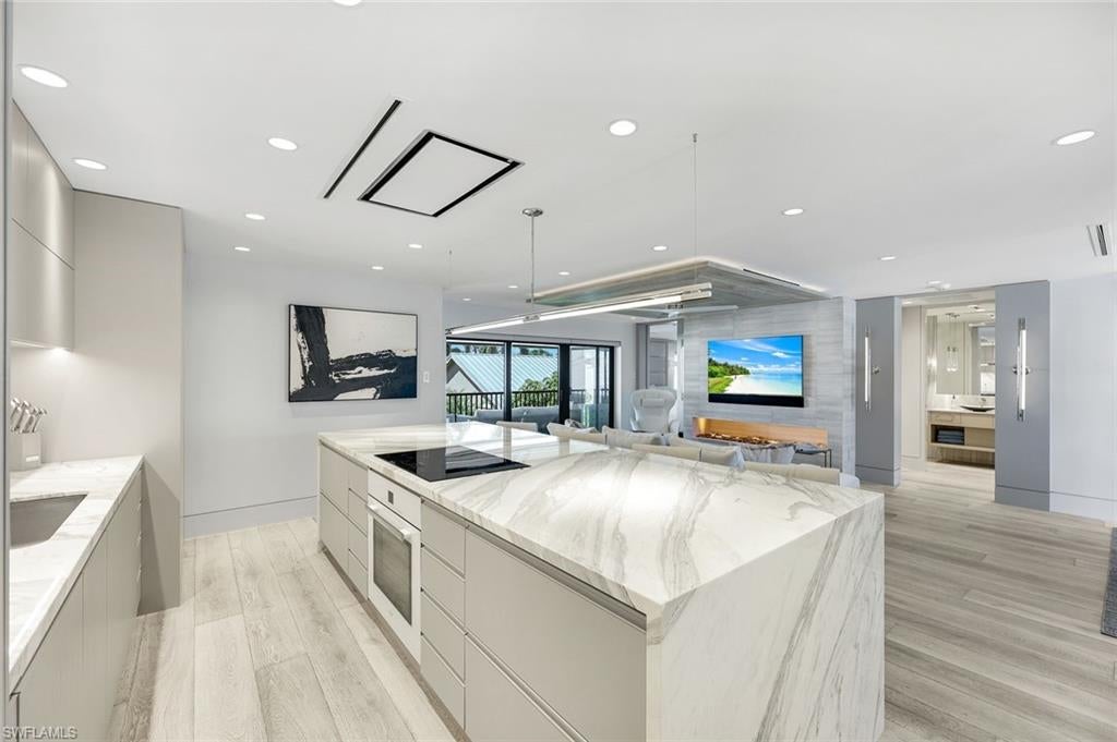 SUN DIAL OF NAPLES - Residential Lease