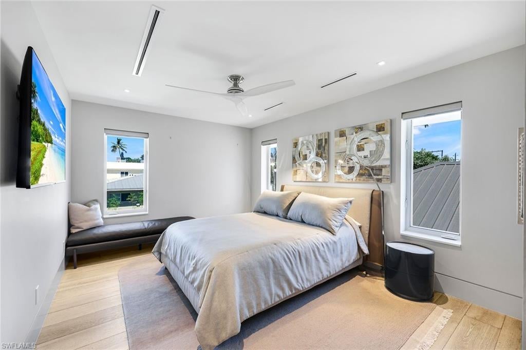 SUN DIAL OF NAPLES - Residential Lease