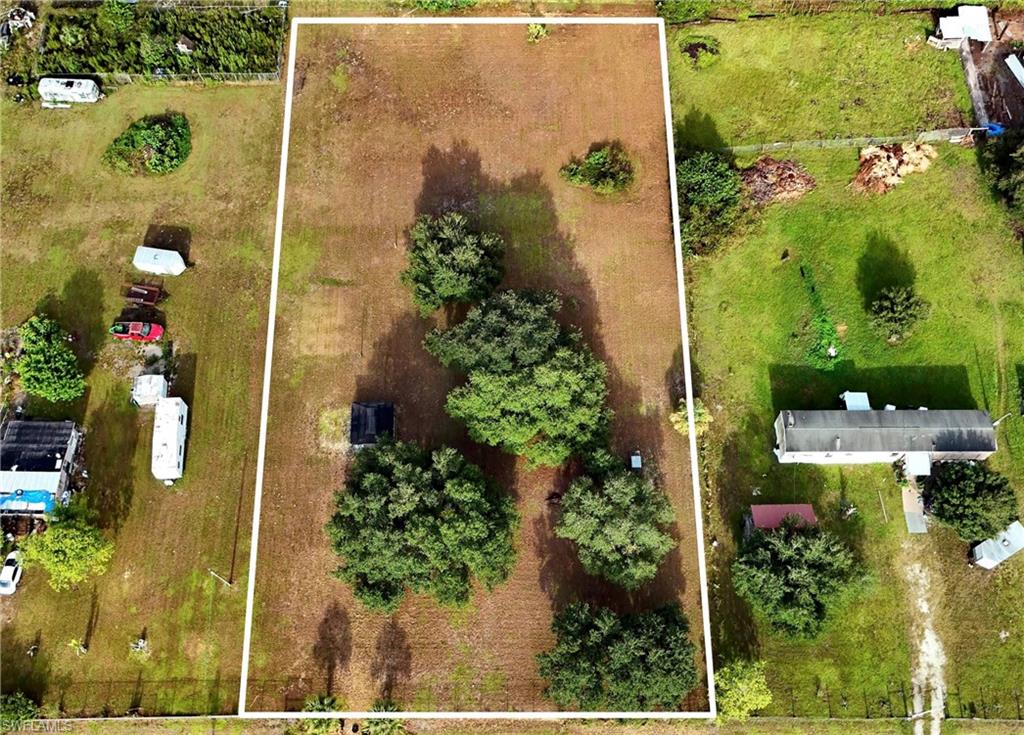 1.25-acre vacant residential property located in the Montura Ranches area of Clewiston, Florida. The property offers a spacious setting with ample room for a future homesite. Zoned RRF, according to available property records. Flood Zone X. Buyers are encouraged to verify zoning, permitted uses, building requirements, utilities, access, dimensions, and all other property information with the appropriate authorities.