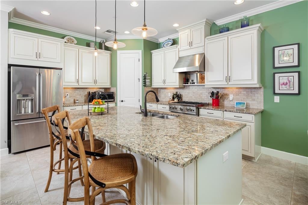 PEBBLE POINTE - Residential