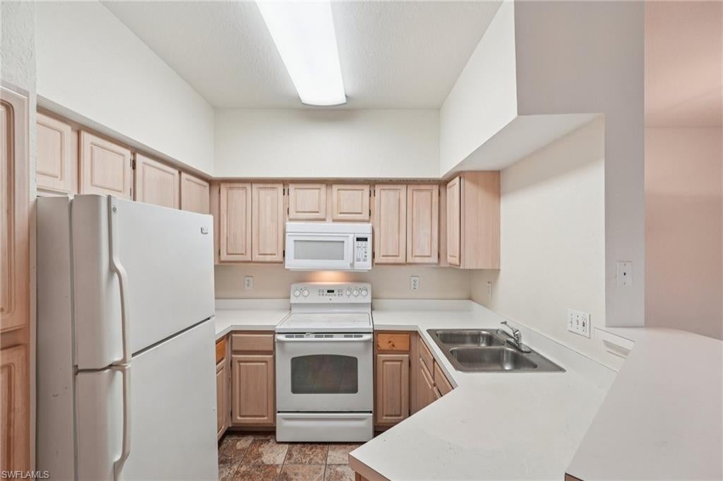 THE TIDES AT PELICAN LANDING - Residential Lease