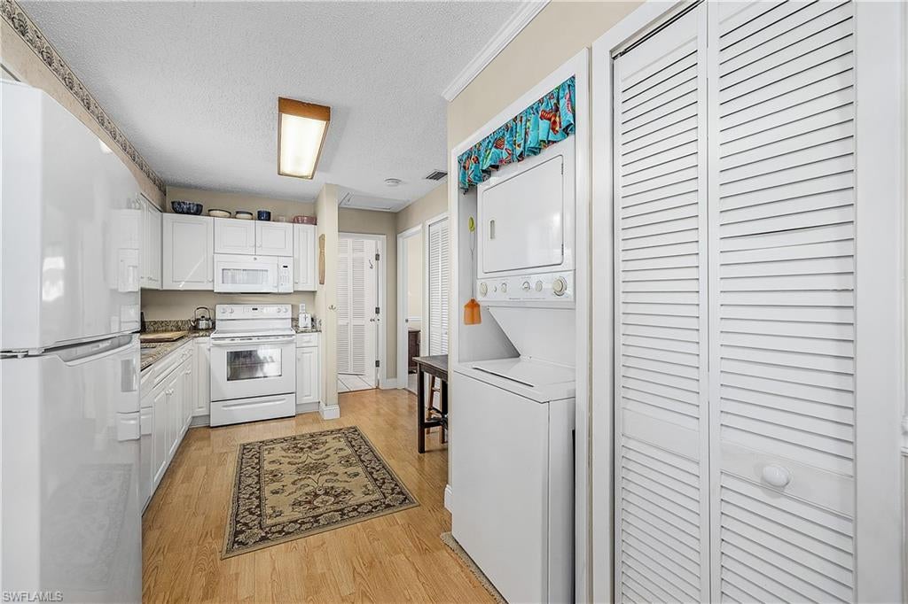 HOLIDAY HARBOR - Residential