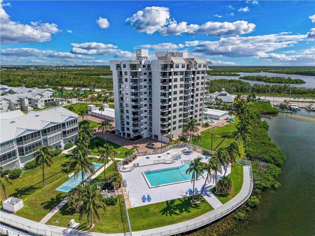 BOARDWALK CAPER - Residential