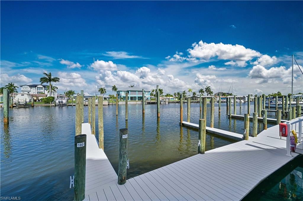 BOARDWALK CAPER - Residential
