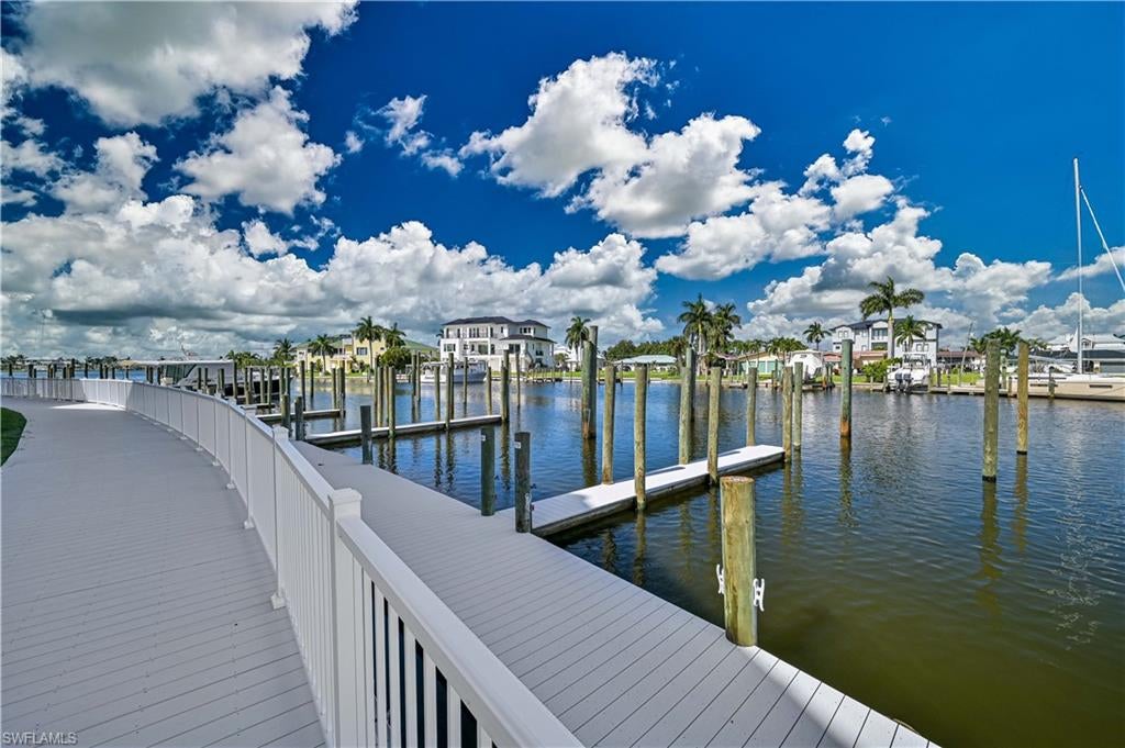 BOARDWALK CAPER - Residential