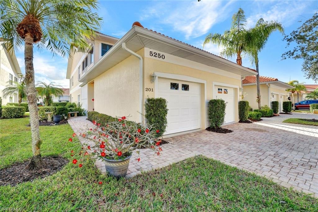 IBIS POINTE - Residential