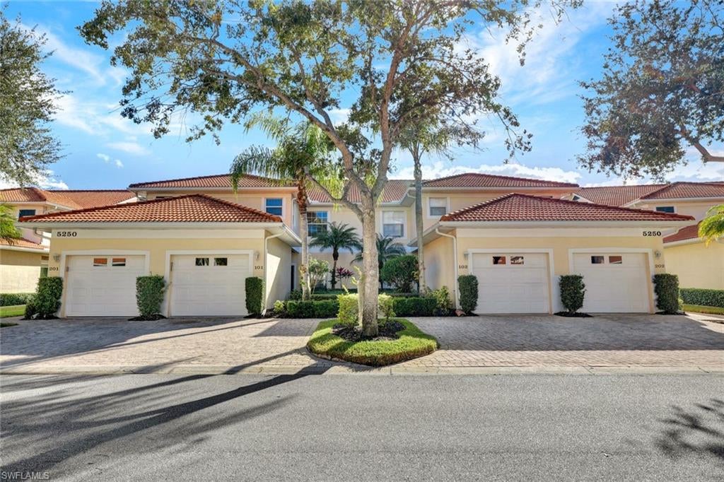 IBIS POINTE - Residential