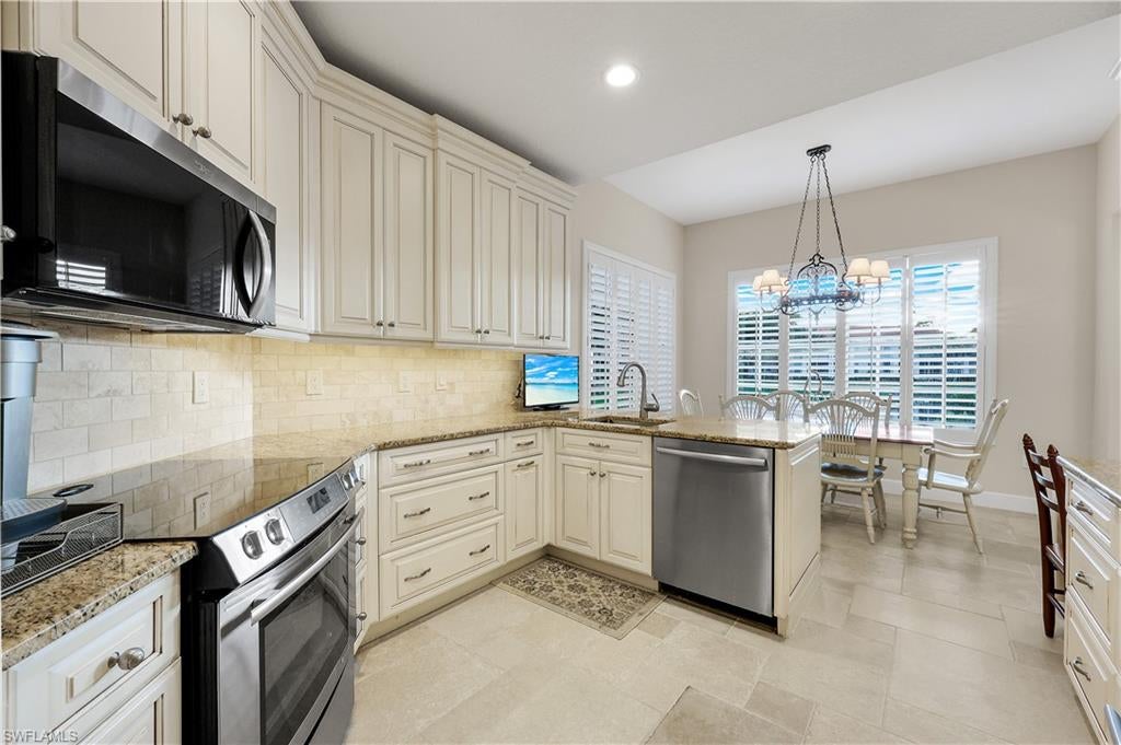 THE HAMPTONS - Residential