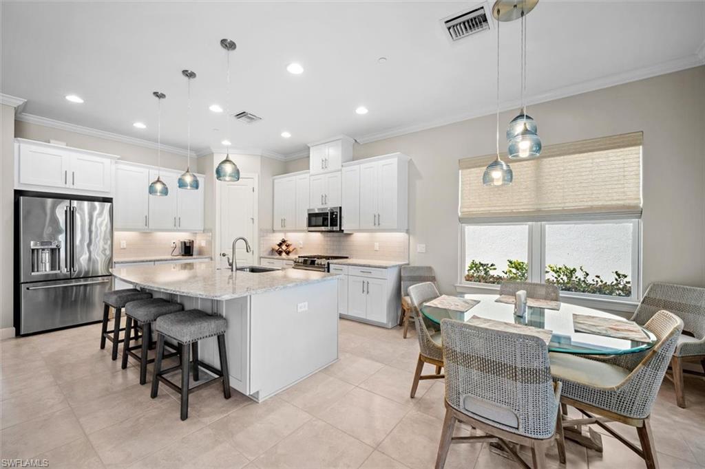PEBBLE POINTE - Residential