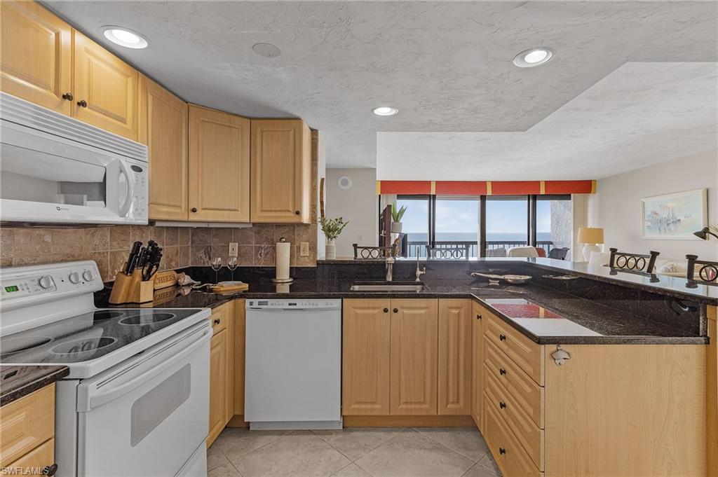 AMBASSADOR CONDO - Residential