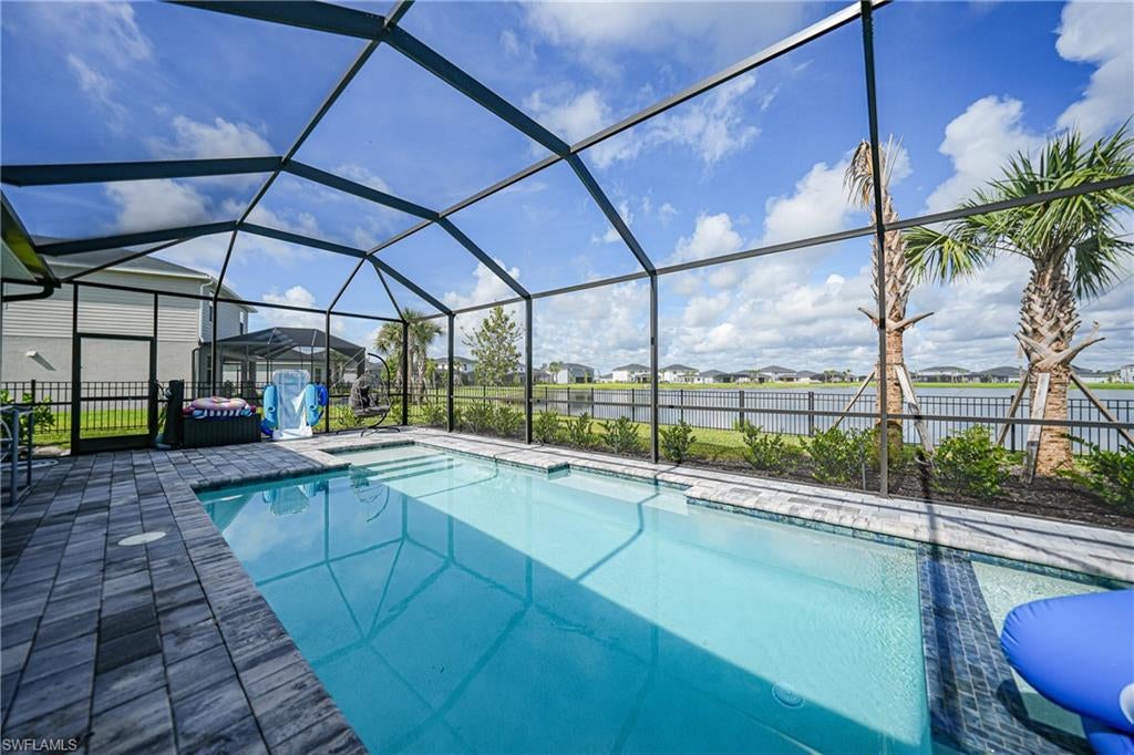 TUCKERS COVE - Residential