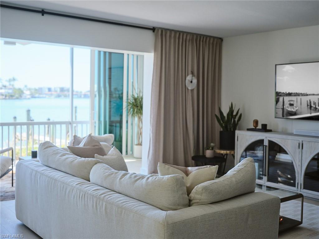 MOORINGS BAY APTS - Residential
