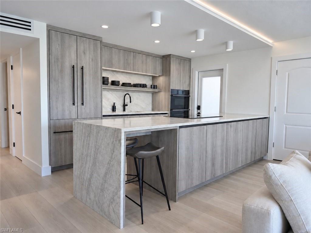 MOORINGS BAY APTS - Residential