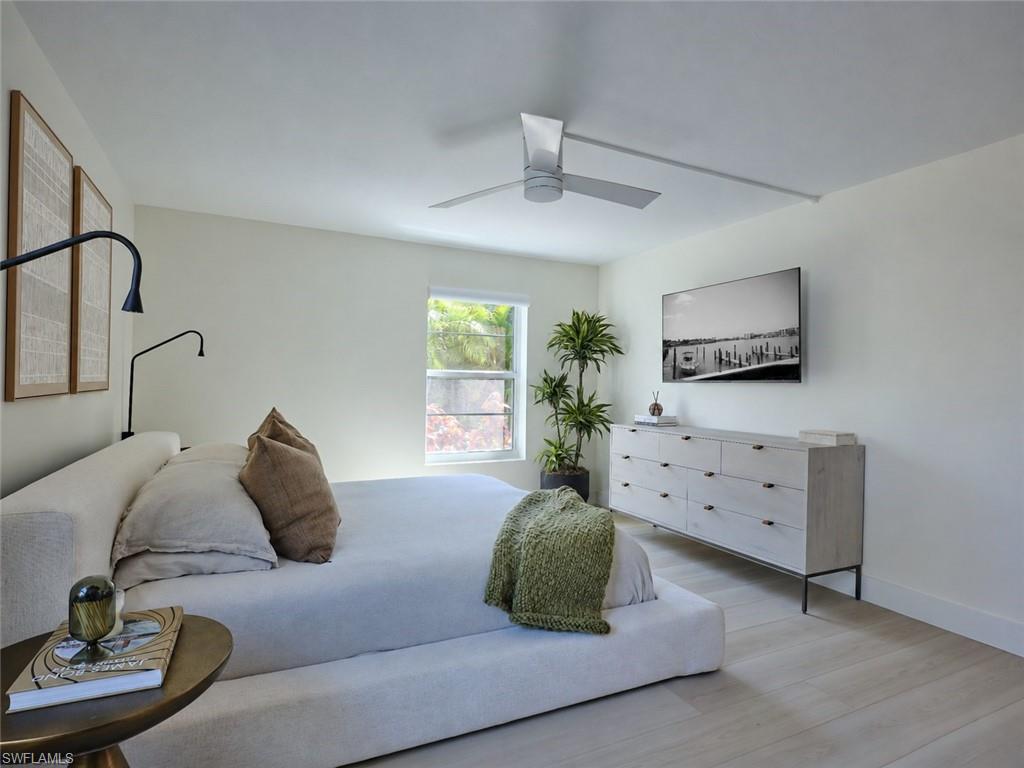 MOORINGS BAY APTS - Residential