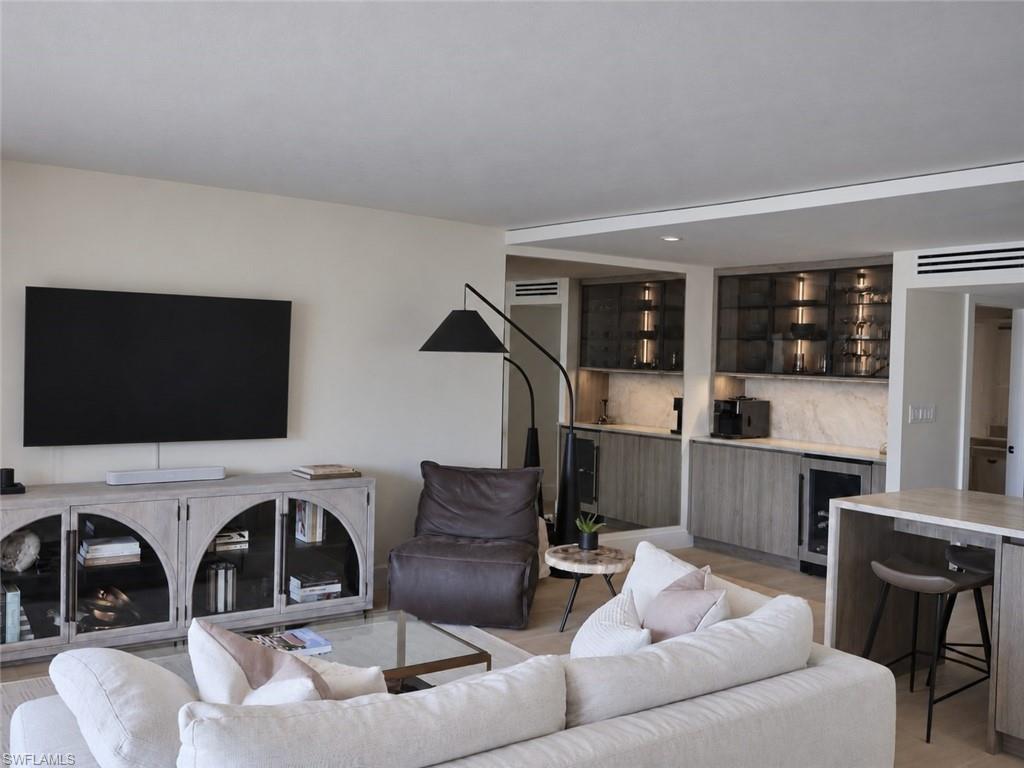 MOORINGS BAY APTS - Residential