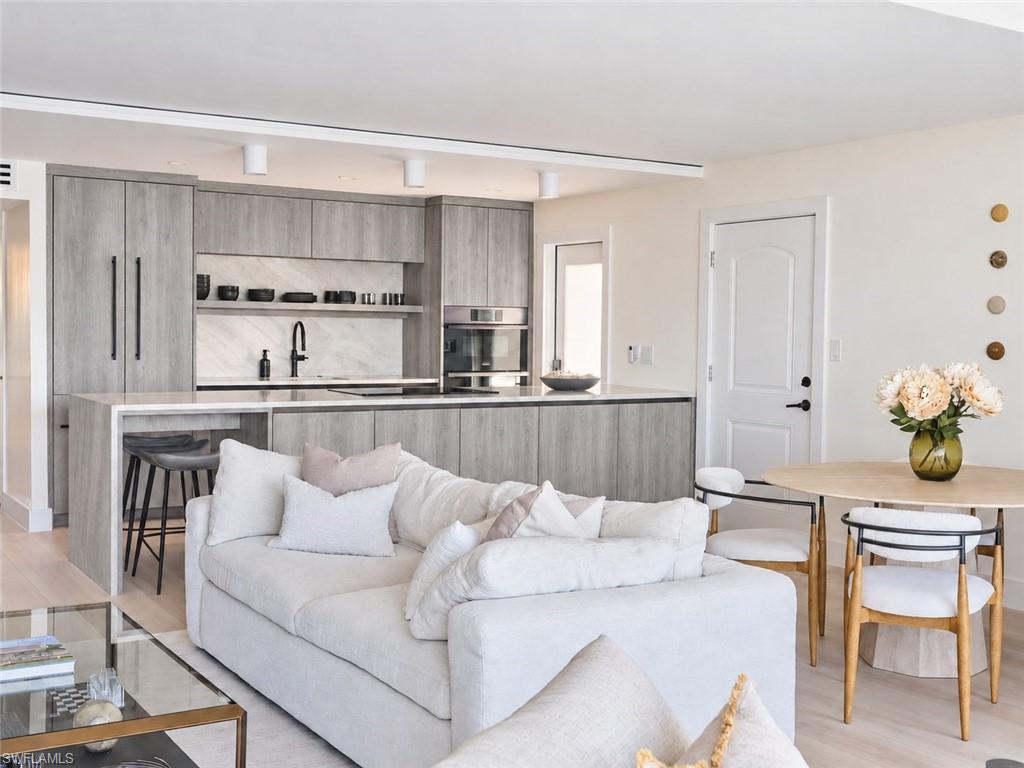 MOORINGS BAY APTS - Residential