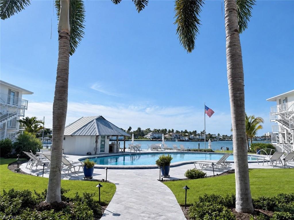 MOORINGS BAY APTS - Residential