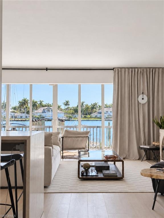 MOORINGS BAY APTS - Residential