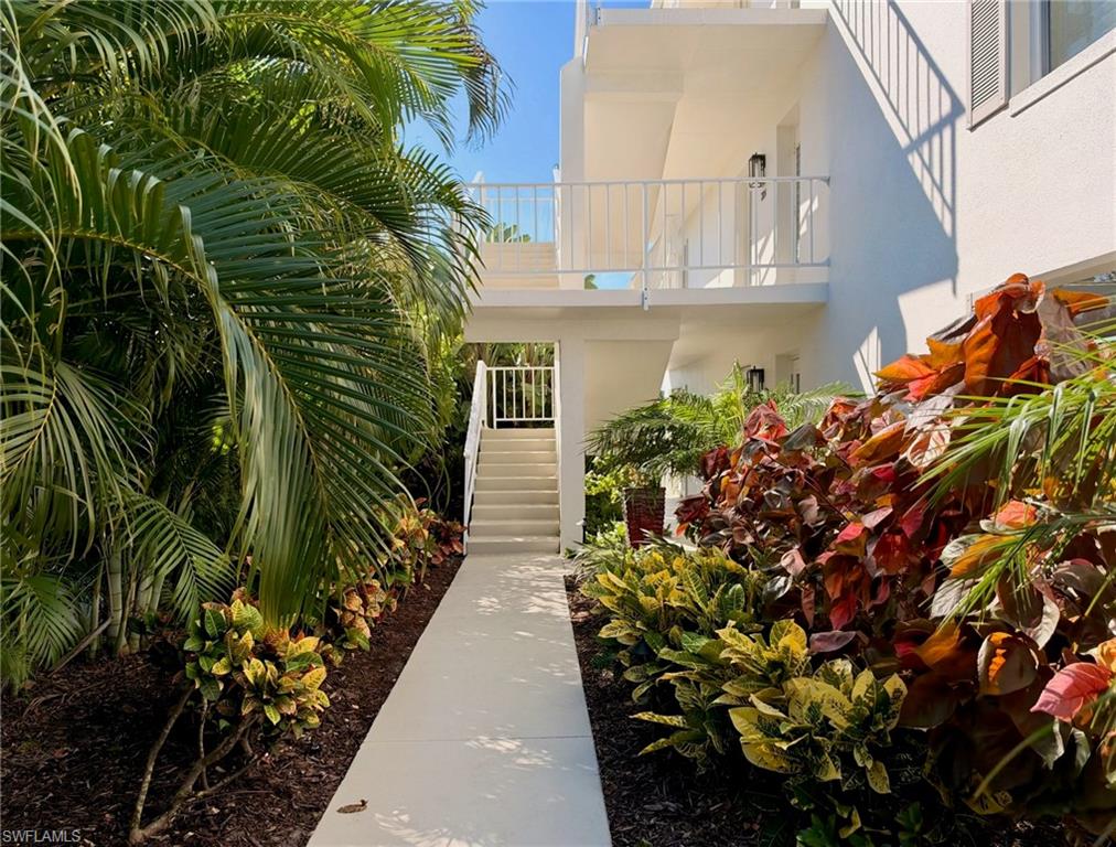 MOORINGS BAY APTS - Residential