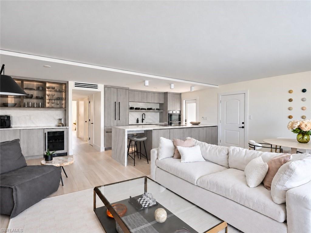 MOORINGS BAY APTS - Residential