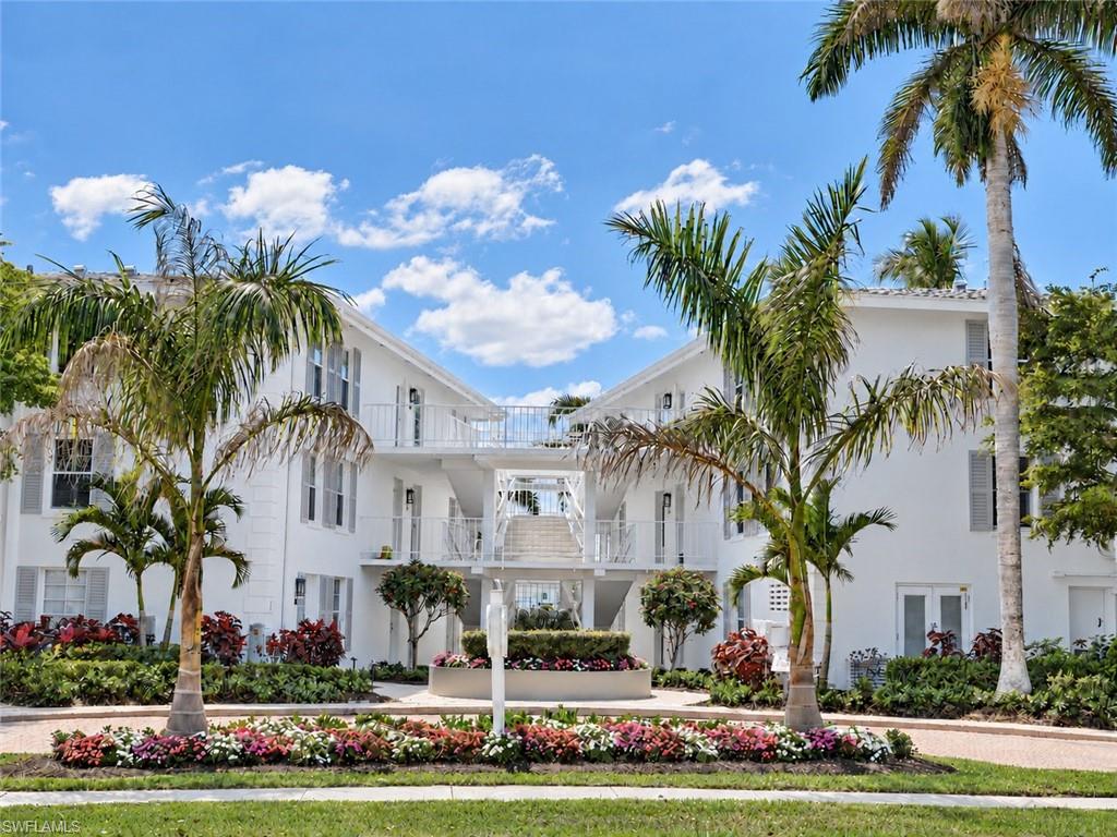 MOORINGS BAY APTS - Residential