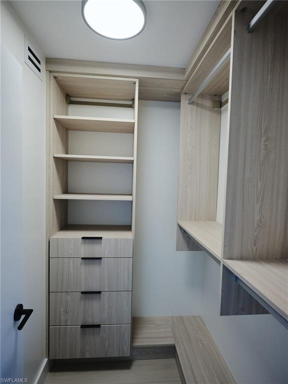 MOORINGS BAY APTS - Residential