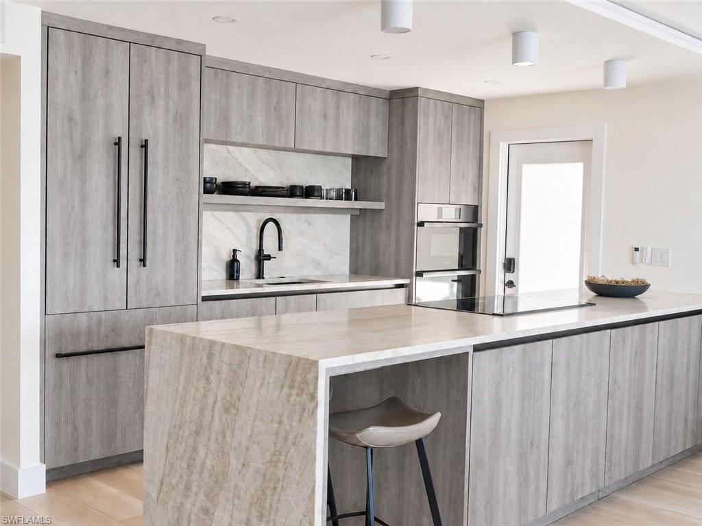MOORINGS BAY APTS - Residential