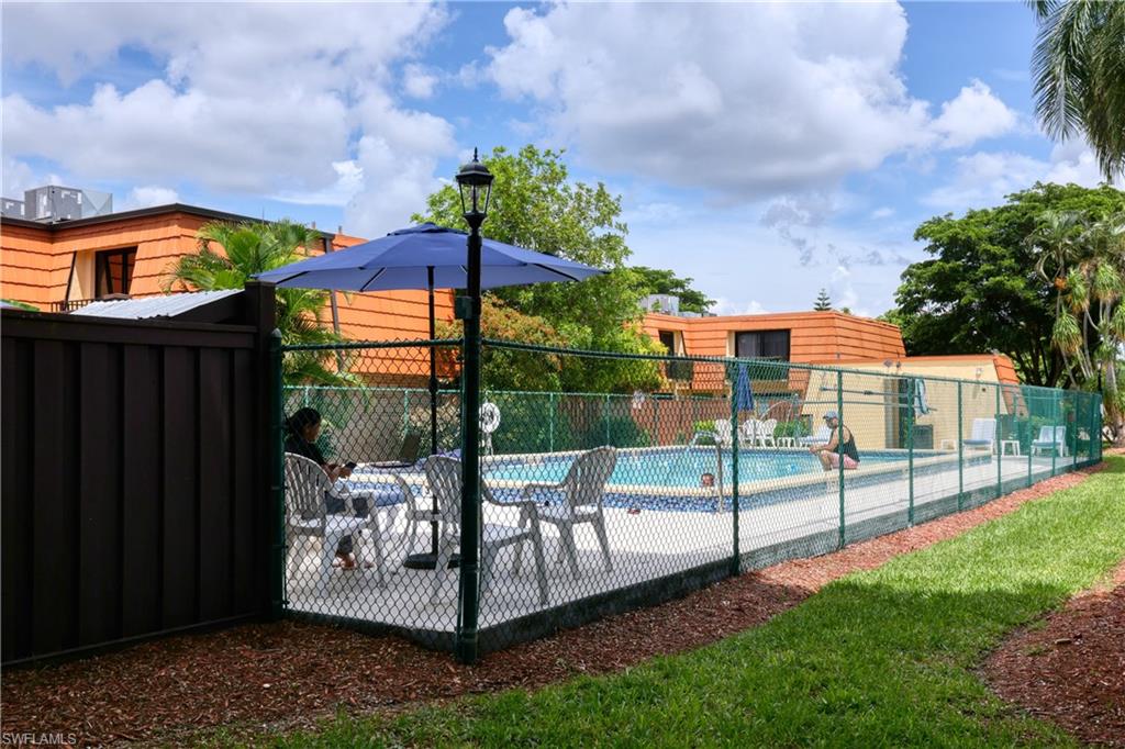 PARKWOODS TOWNHOUSE COMMUNITY - Residential