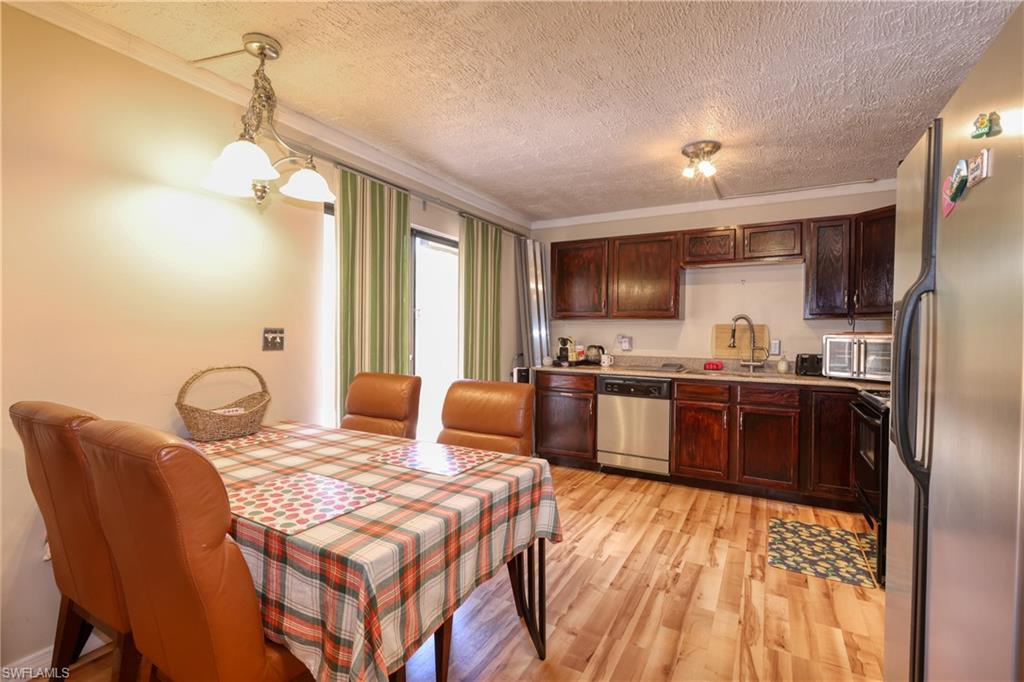 PARKWOODS TOWNHOUSE COMMUNITY - Residential