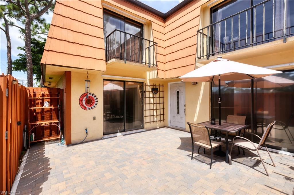 PARKWOODS TOWNHOUSE COMMUNITY - Residential