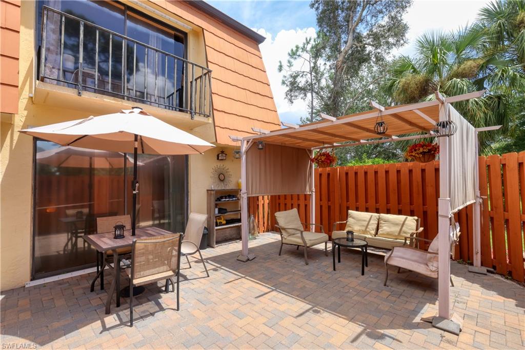 PARKWOODS TOWNHOUSE COMMUNITY - Residential