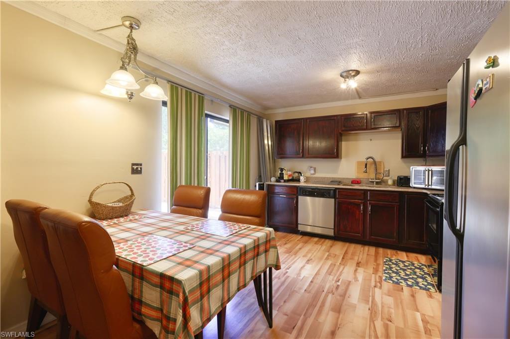 PARKWOODS TOWNHOUSE COMMUNITY - Residential