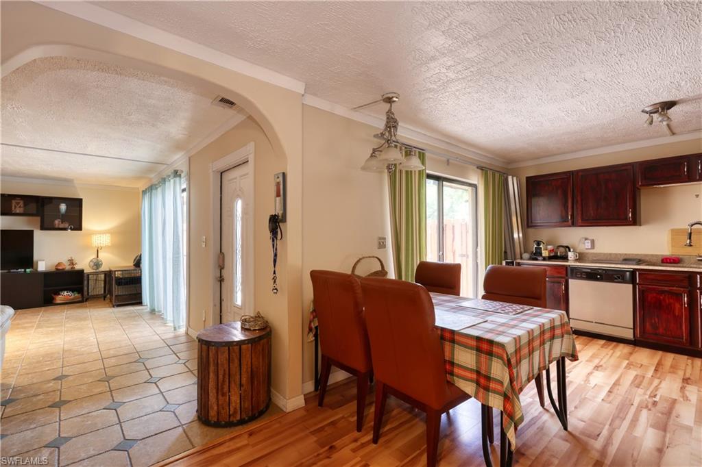 PARKWOODS TOWNHOUSE COMMUNITY - Residential