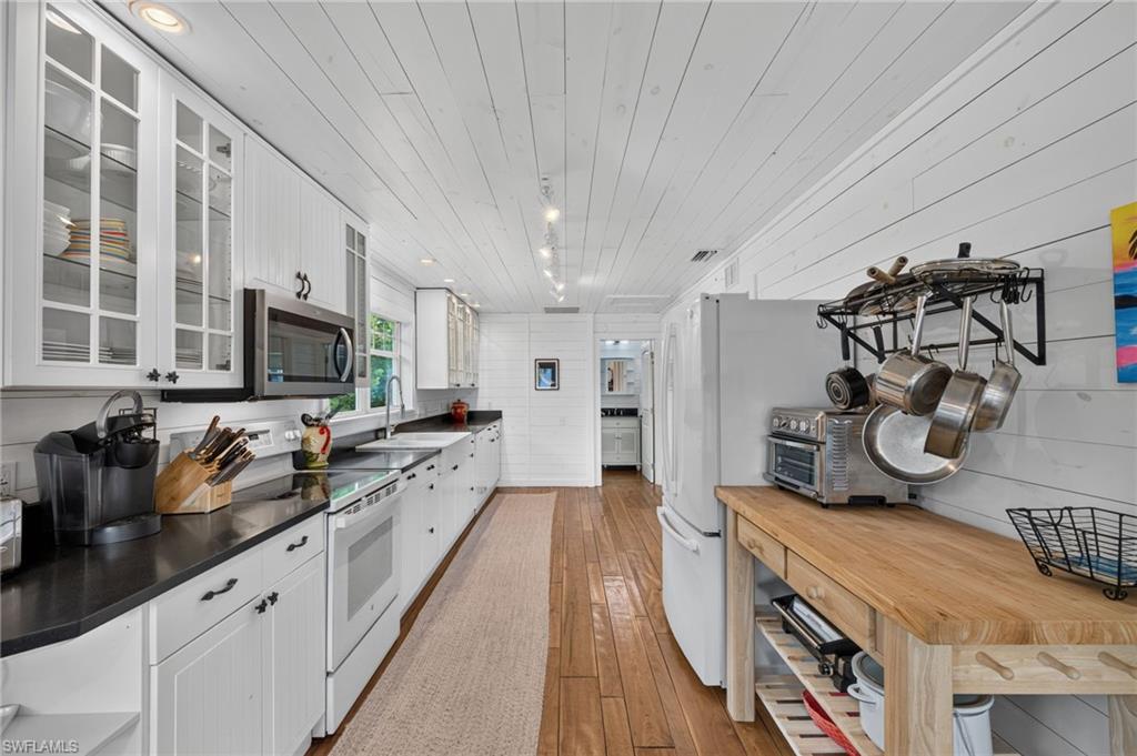 SANIBEL SHORES - Residential