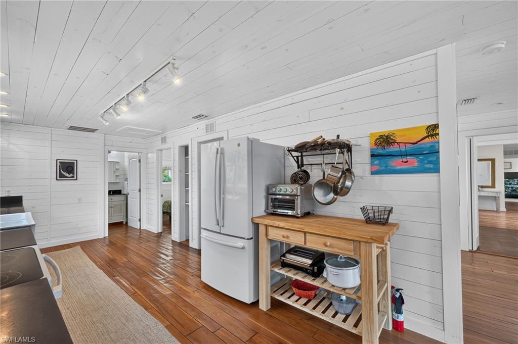 SANIBEL SHORES - Residential