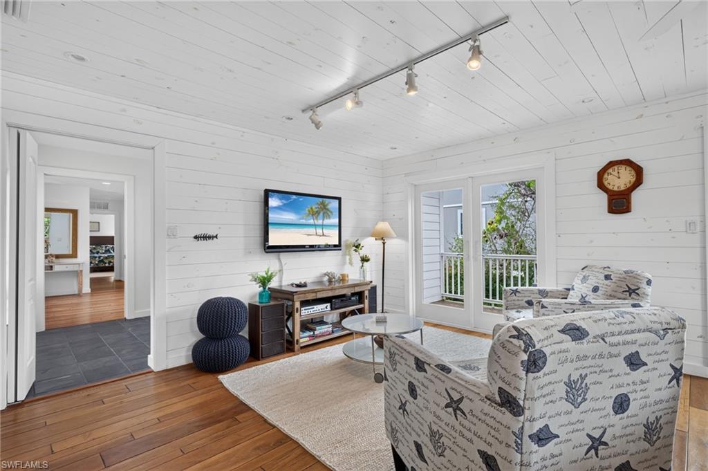 SANIBEL SHORES - Residential